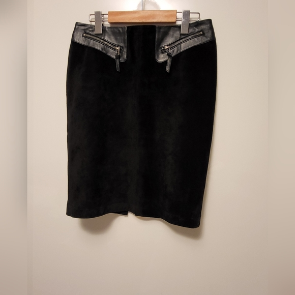 Danier Dresses & Skirts - 🇨🇦 Genuine suede / leather Danier skirt